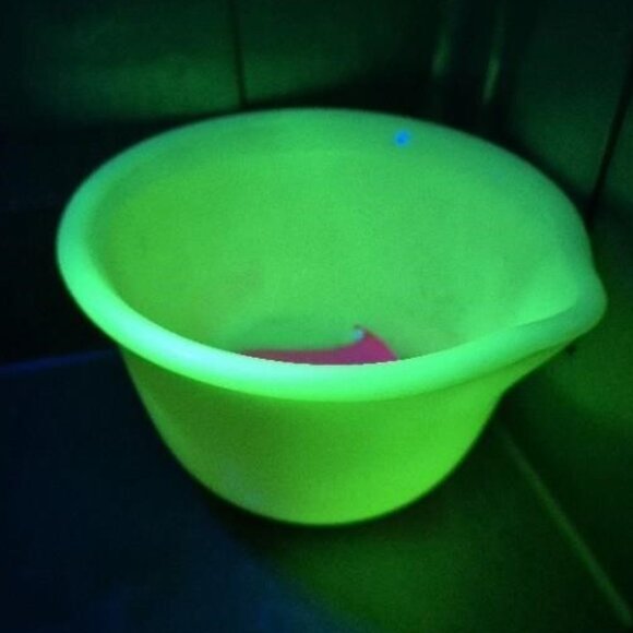 Vintage Uranium Glass Mixing Bowl - Picture 3 of 4
